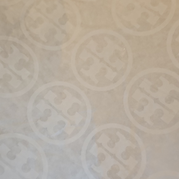 Tory Burch bundle of 2 gift bags and 1 piece tissue paper - Picture 3 of 11